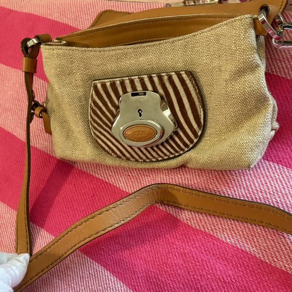 Tod's Tan and Cream Crossbody Bag - Picture 2 of 16